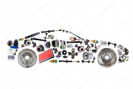 Equipo de Refacciones Autotec en tienda con estanterías de autopartes